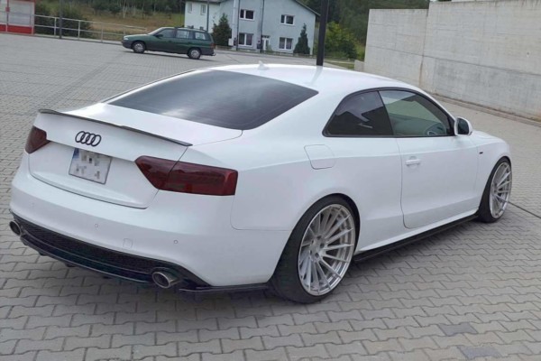 MAXTON DESIGN - Stredový spoiler pod zadný náraznik AUDI A5 S-LINE FACELIFT (with a vertical bar) , Čierny lesk – Obrázok 4