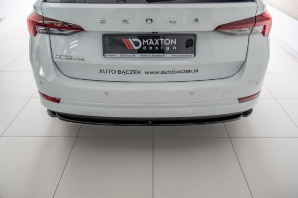 MAXTON DESIGN - Stredový spoiler pod zadný náraznik Skoda Octavia Mk4 , Čierny lesk – Obrázok 3