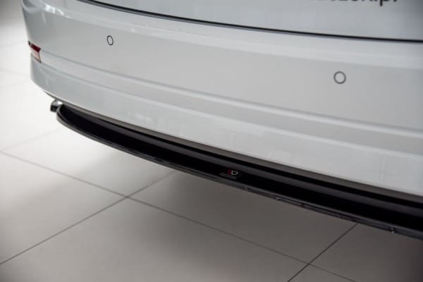 MAXTON DESIGN - Stredový spoiler pod zadný náraznik Skoda Octavia Mk4 , Čierny lesk – Obrázok 4