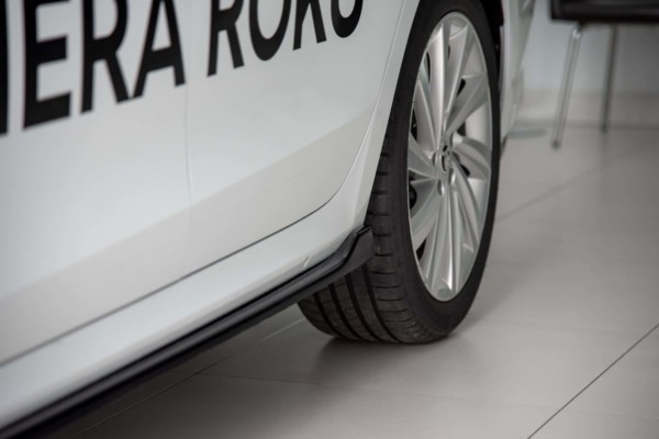 MAXTON DESIGN - Lišty pod prahy V.1 Skoda Octavia Mk4 , Čierny lesk – Obrázok 3