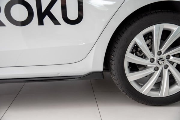 MAXTON DESIGN - Lišty pod prahy V.1 Skoda Octavia Mk4 , Čierny lesk – Obrázok 6