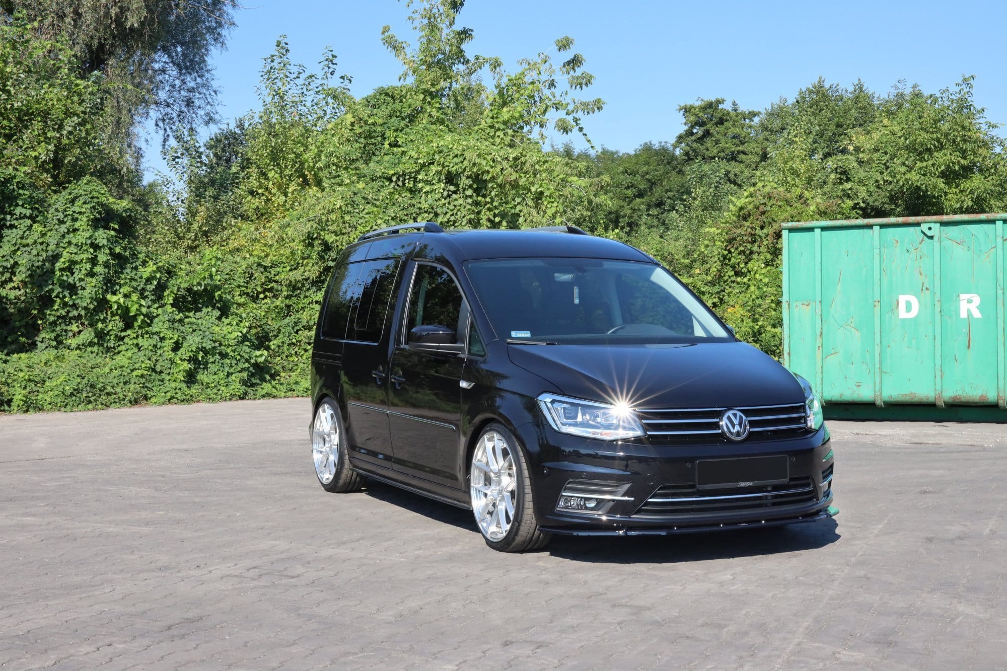 MAXTON DESIGN - Spoiler pod Predný náraznik Volkswagen Caddy Mk. 4 , Čierny lesk – Obrázok 5