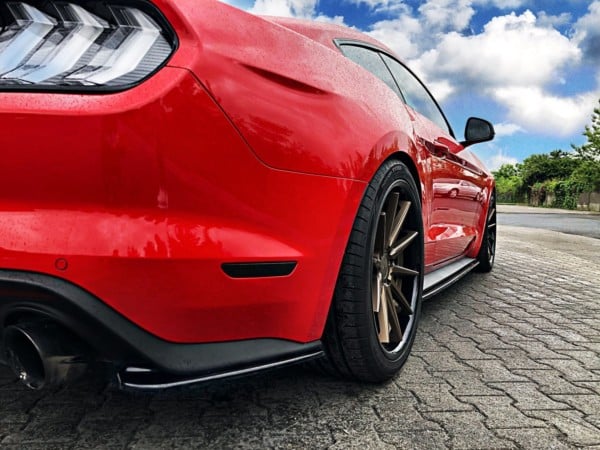 MAXTON DESIGN - Bočné difúzory zadného náraznika Ford Mustang Mk. 6 Facelift , Čierny lesk , – Obrázok 3