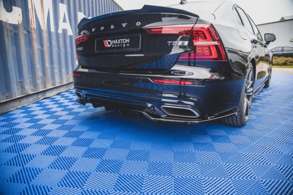 MAXTON DESIGN - Stredový spoiler pod zadný náraznik (with vertical bars) Volvo S60 R-Design Mk3 , Čierny lesk – Obrázok 2