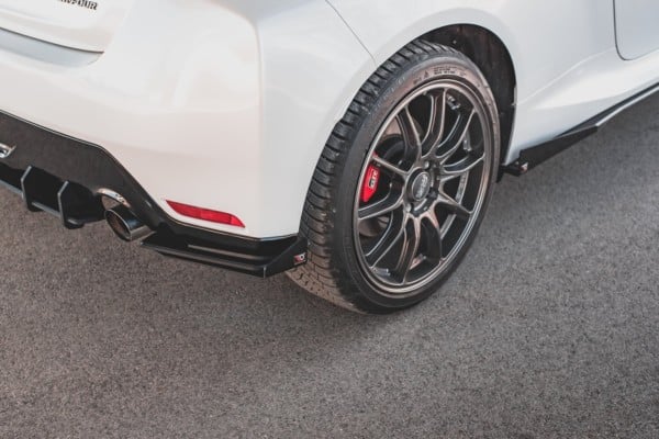MAXTON DESIGN - Racing Durability Bočné difúzory zadného náraznika + Splitre Toyota GR Yaris Mk4 , Black + Gloss Flaps – Obrázok 5