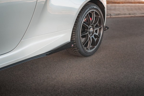 MAXTON DESIGN - Racing Durability Lišty pod prahy + Splitre Toyota GR Yaris Mk4 , Black + Gloss Flaps – Obrázok 4