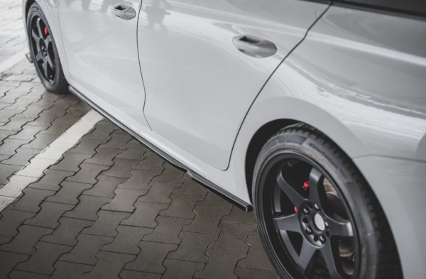 MAXTON DESIGN - Lišty pod prahy V.1 Skoda Octavia RS Mk4 , Čierny lesk – Obrázok 5