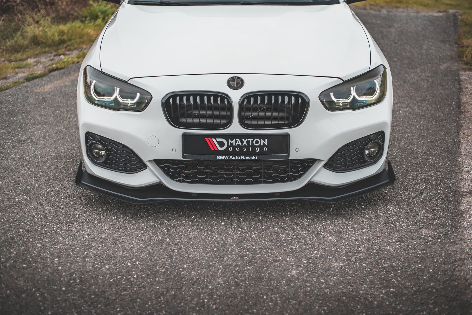 MAXTON DESIGN - Racing Durability Spoiler pod Predný náraznik V.3 + Splitre for vhodné pre BMW 1 F20 M-Pack Facelift / M140i , Black + Gloss Flaps – Obrázok 3