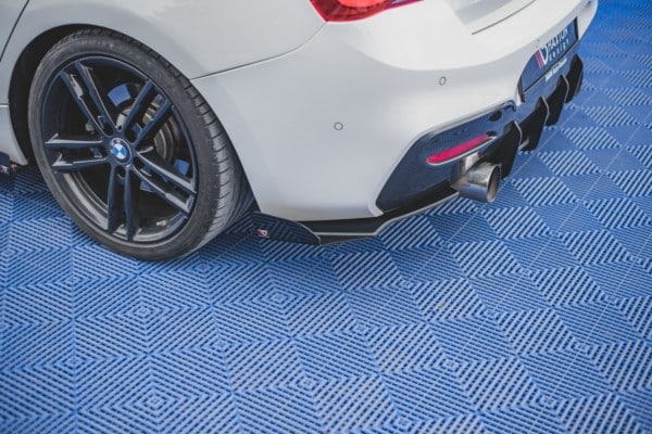MAXTON DESIGN - Racing Durability Bočné difúzory zadného náraznika V.2 + Splitre for vhodné pre BMW 1 F20 M-Pack Facelift / M140i , Black + Gloss Flaps – Obrázok 2