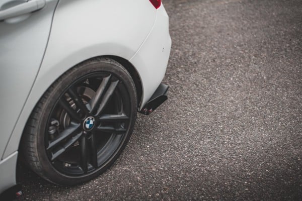 MAXTON DESIGN - Racing Durability Bočné difúzory zadného náraznika V.3 + Splitre for vhodné pre BMW 1 F20 M-Pack Facelift / M140i , Black + Gloss Flaps – Obrázok 5