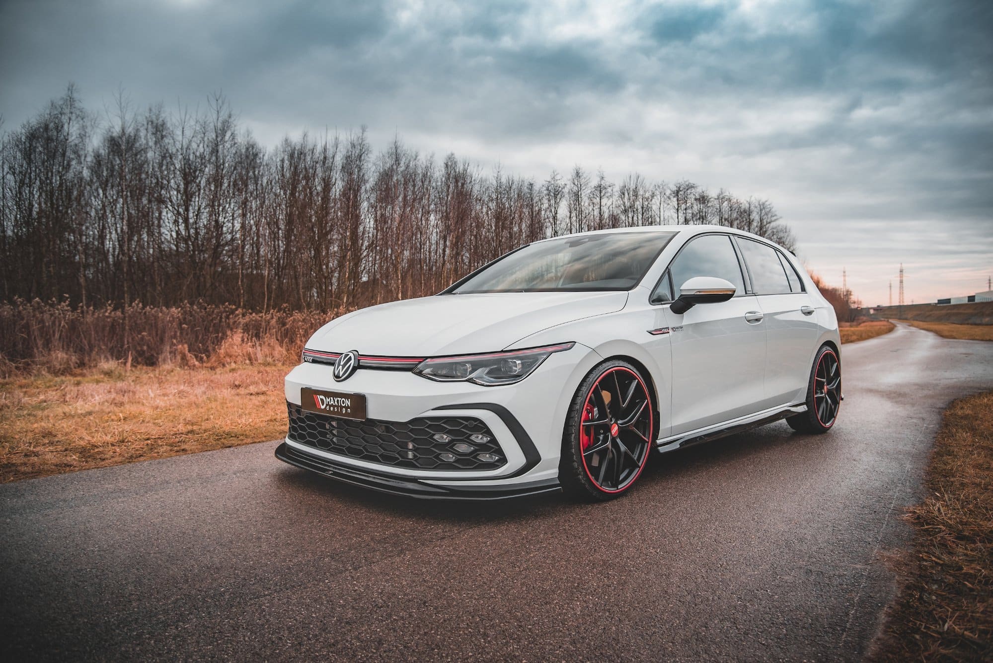 MAXTON DESIGN - Spoiler pod Predný náraznik V.5 Volkswagen Golf 8 GTI , Čierny lesk – Obrázok 5