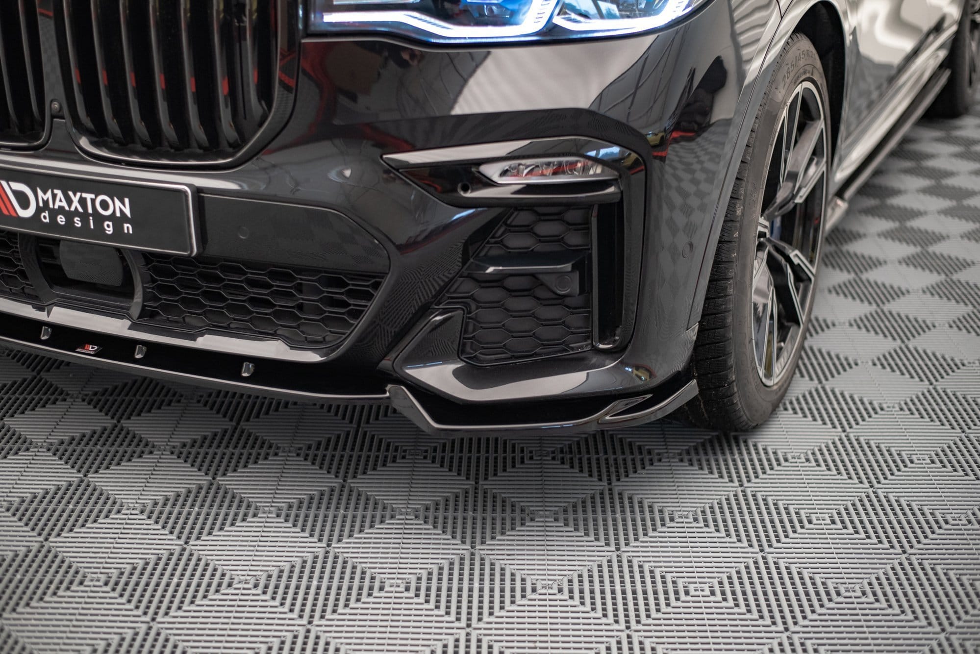 MAXTON DESIGN - Spoiler pod Predný náraznik V.2 vhodné pre BMW X7 M G07 , Čierny lesk
, – Obrázok 3