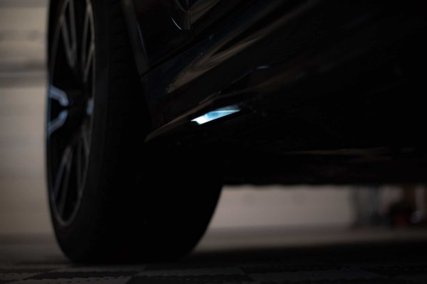 MAXTON DESIGN - Lišty pod prahy BMW X7 M G07 , Čierny lesk – Obrázok 4