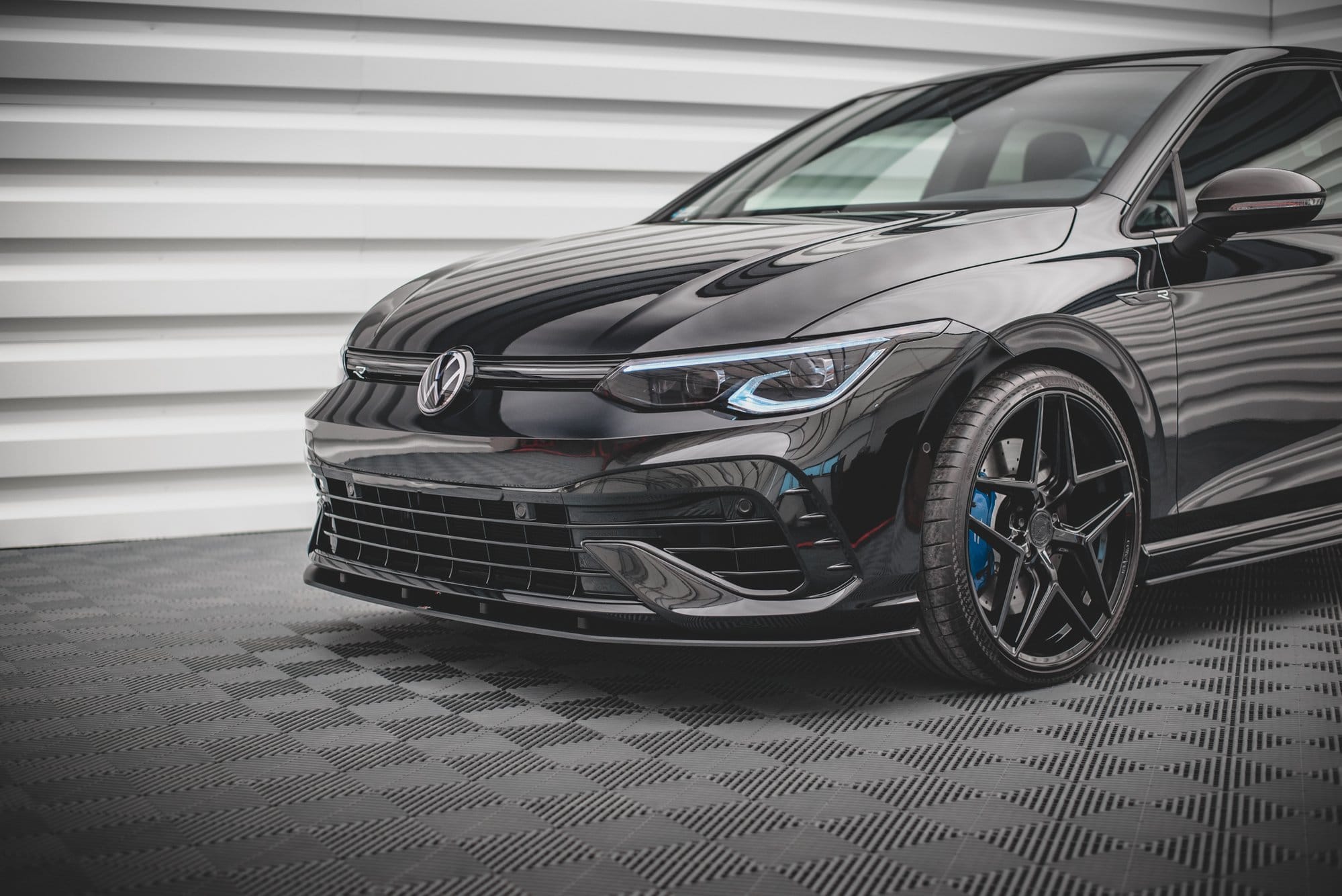 MAXTON DESIGN - Spoiler pod Predný náraznik Volkswagen Golf R Mk8 , Black – Obrázok 3