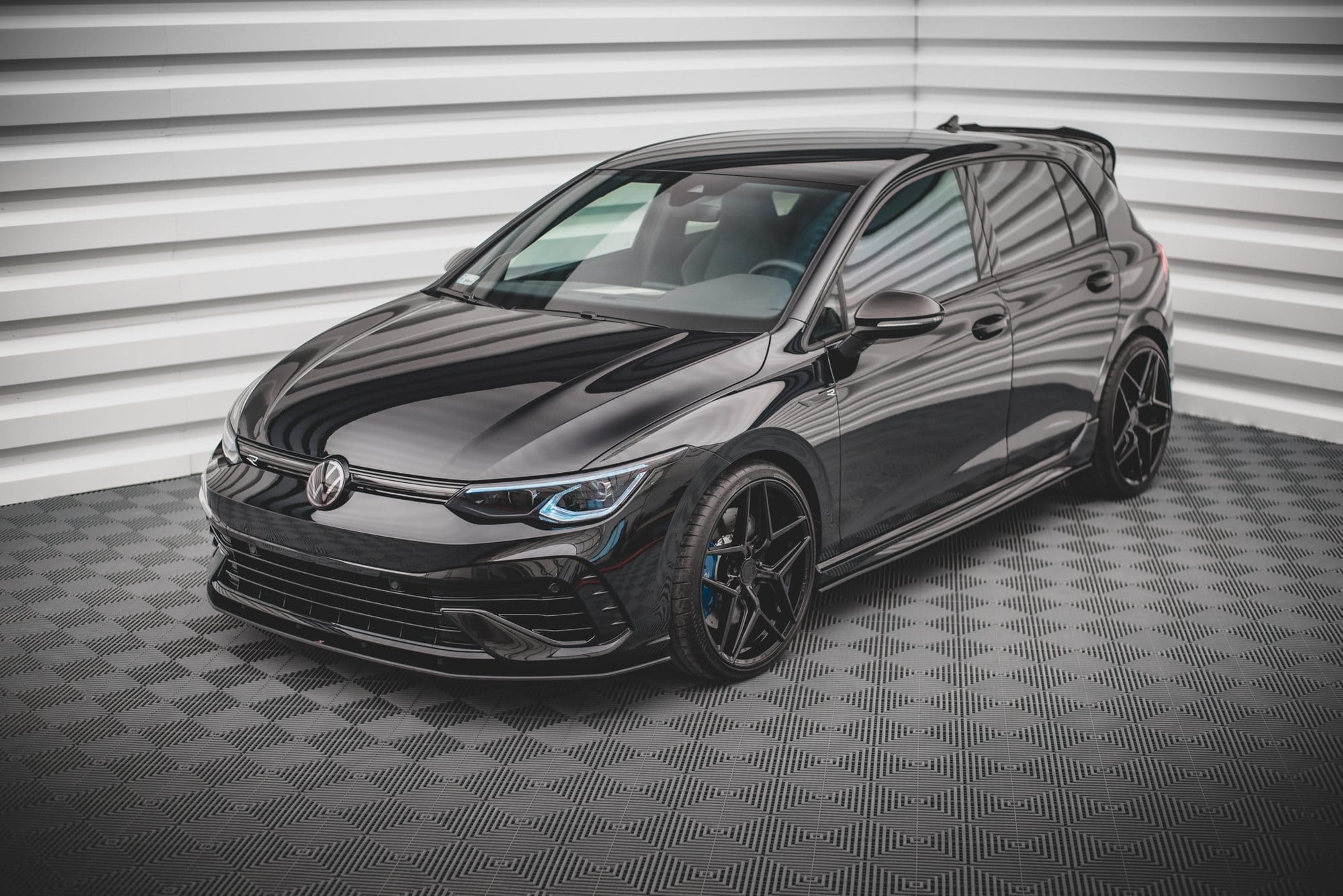 MAXTON DESIGN - Spoiler pod Predný náraznik Volkswagen Golf R Mk8 , Black – Obrázok 4
