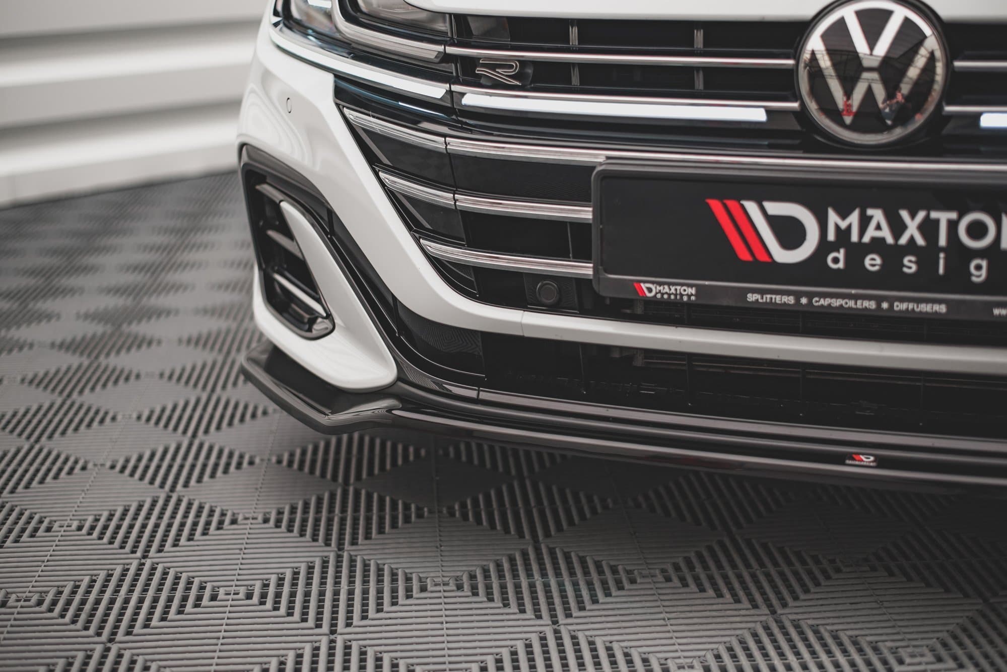 MAXTON DESIGN - Spoiler pod Predný náraznik V.3 Volkswagen Arteon R-Line Facelift , Čierny lesk – Obrázok 2