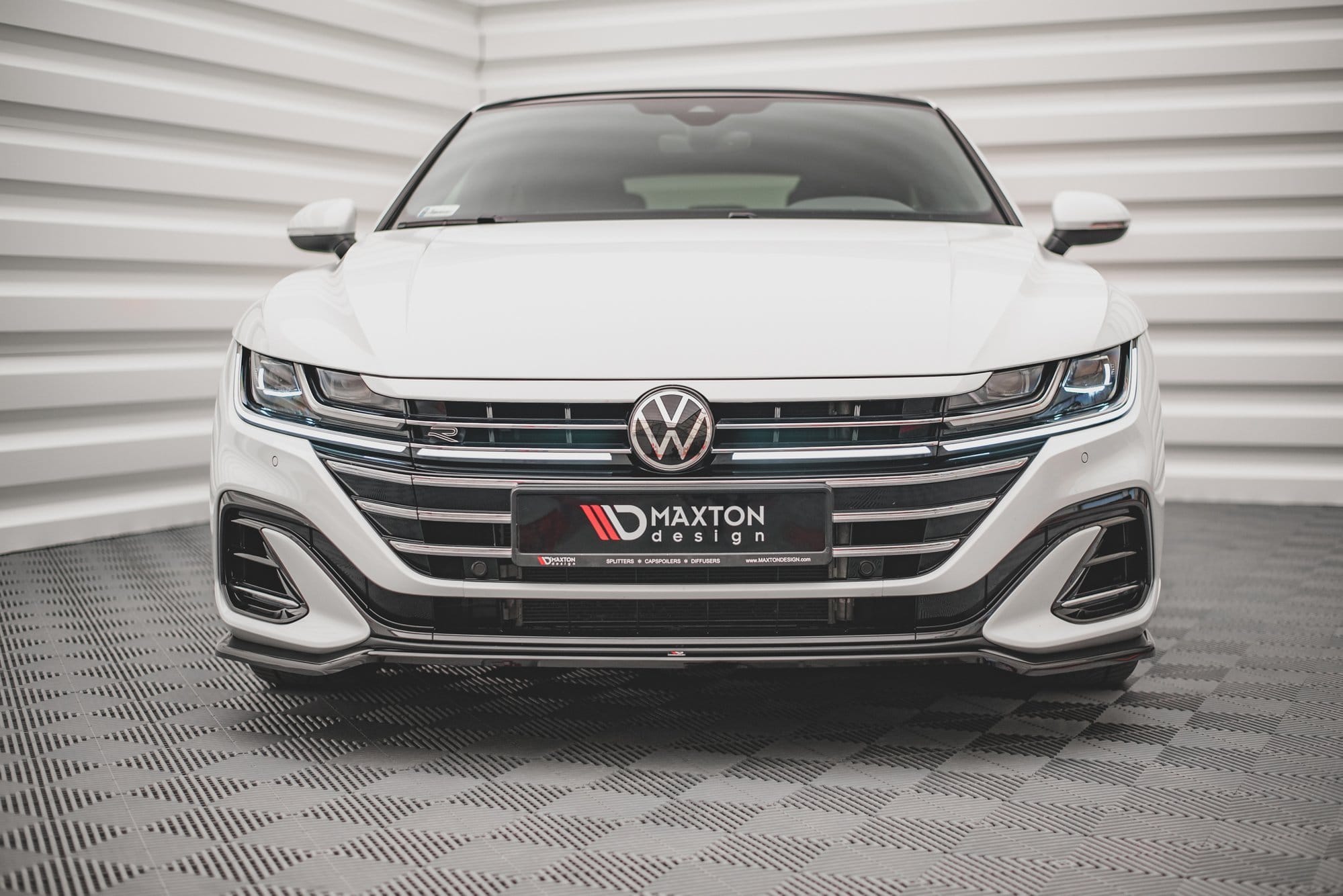 MAXTON DESIGN - Spoiler pod Predný náraznik V.3 Volkswagen Arteon R-Line Facelift , Čierny lesk – Obrázok 3