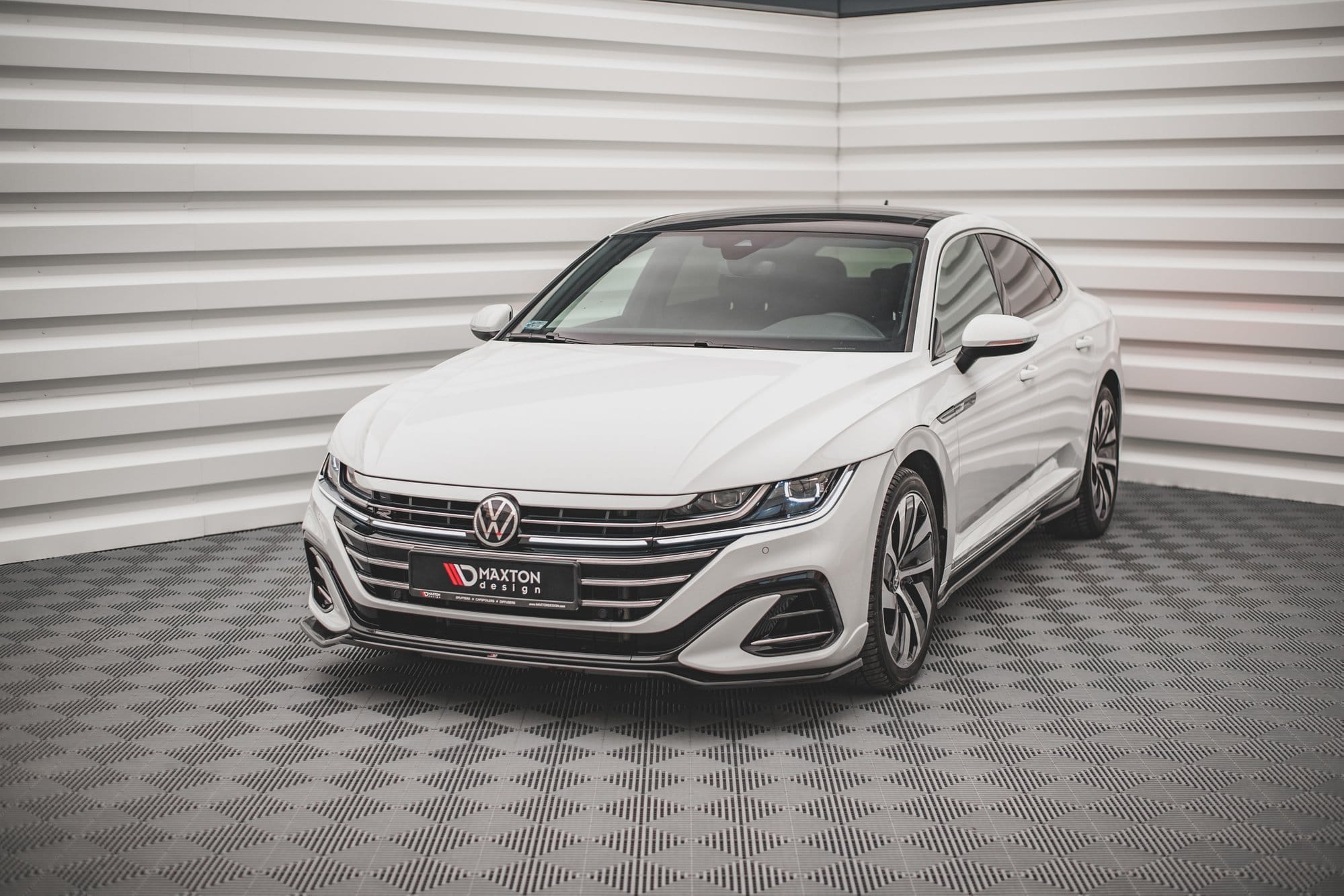 MAXTON DESIGN - Spoiler pod Predný náraznik V.3 Volkswagen Arteon R-Line Facelift , Čierny lesk – Obrázok 4