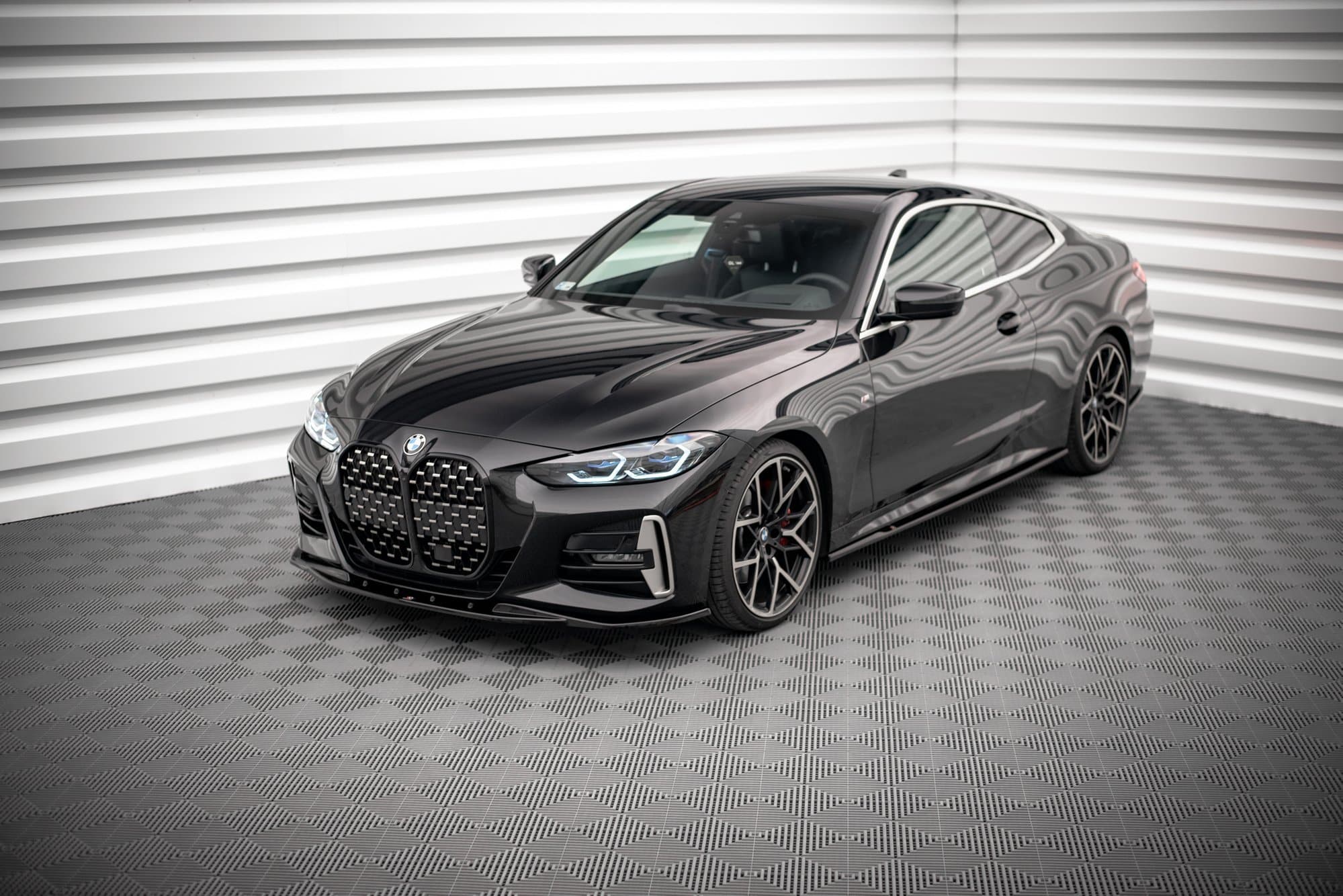 MAXTON DESIGN - Spoiler pod Predný náraznik V.1 vhodné pre BMW 4 M-Pack G22 , Čierny lesk – Obrázok 3