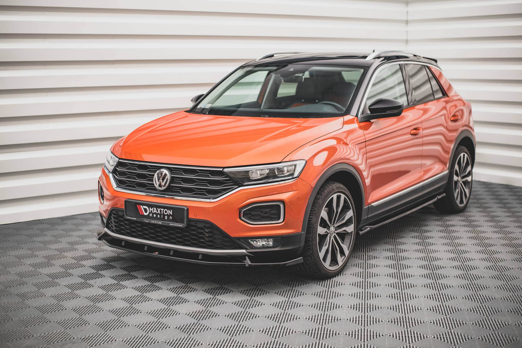 MAXTON DESIGN - Spoiler pod Predný náraznik V.2 Volkswagen T-Roc Mk1 , Čierny lesk – Obrázok 2