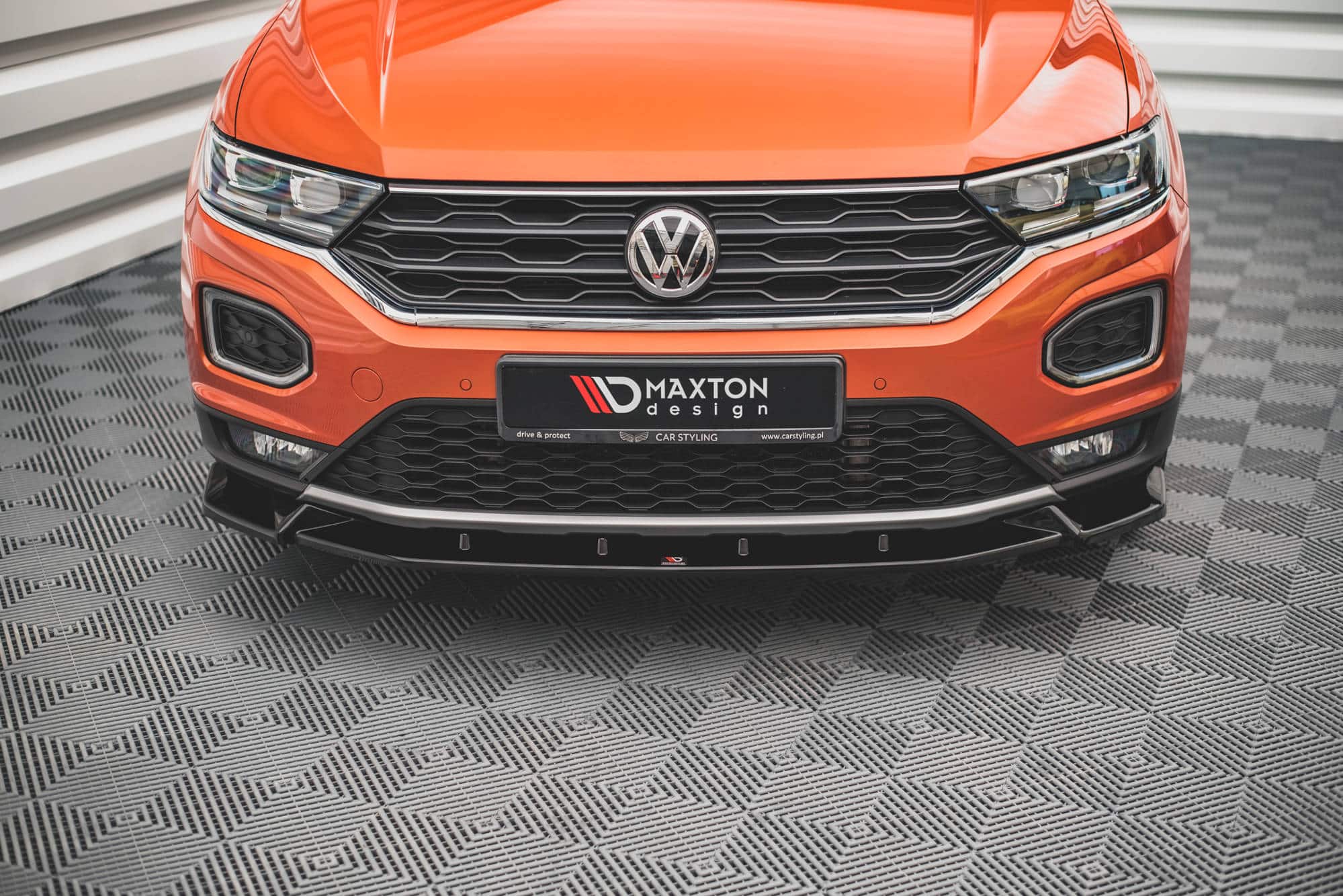 MAXTON DESIGN - Spoiler pod Predný náraznik V.2 Volkswagen T-Roc Mk1 , Čierny lesk – Obrázok 3
