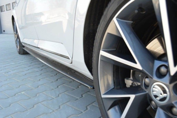 MAXTON DESIGN - Lišty pod prahy Skoda Superb Mk3 , 303
Čierny lesk – Obrázok 2