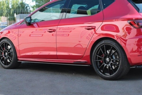 MAXTON DESIGN - Lišty pod prahy v.2 Seat Leon Mk3 Cupra/ FR Facelift , Čierny lesk