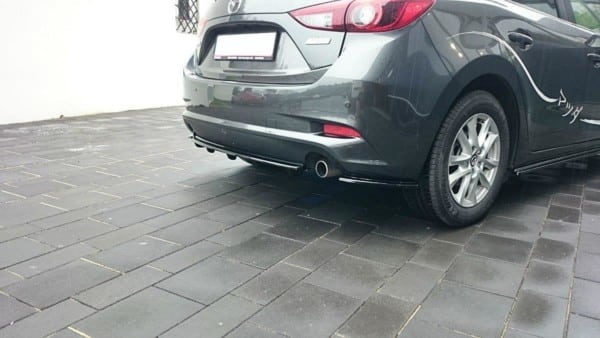 MAXTON DESIGN - Stredový spoiler pod zadný náraznik Mazda 3 BN (Mk3) Facelift (with vertical bars) , Čierny lesk – Obrázok 2