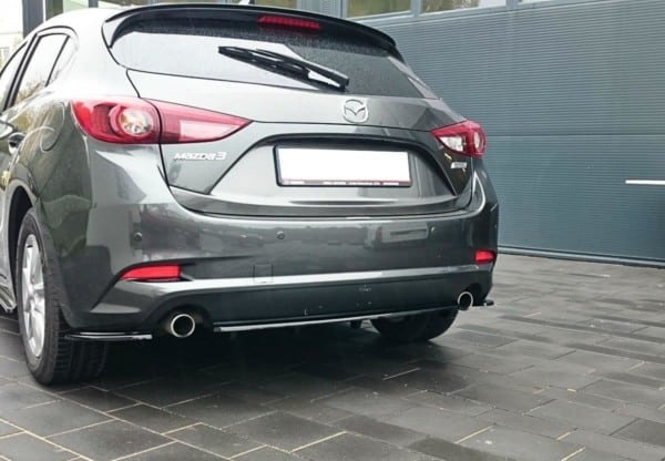MAXTON DESIGN - Stredový spoiler pod zadný náraznik Mazda 3 BN (Mk3) Facelift (with vertical bars) , Čierny lesk – Obrázok 3