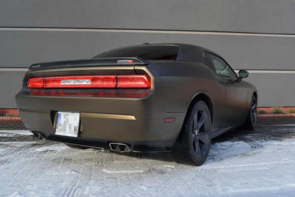 MAXTON DESIGN - Stredový spoiler pod zadný náraznik DODGE CHALLENGER MK3. PHASE-I SRT8 COUPE (without vertical bars) , Čierny lesk – Obrázok 5