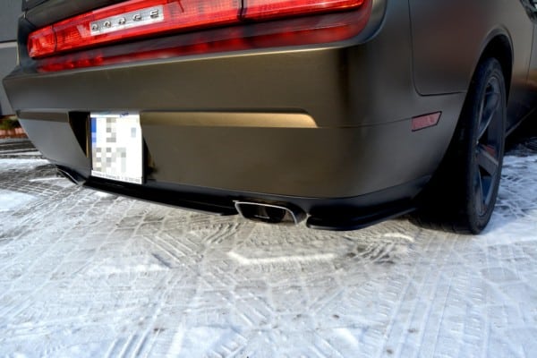 MAXTON DESIGN - Stredový spoiler pod zadný náraznik DODGE CHALLENGER MK3. PHASE-I SRT8 COUPE (without vertical bars) , Čierny lesk – Obrázok 3