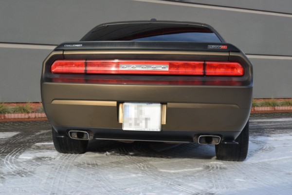 MAXTON DESIGN - Stredový spoiler pod zadný náraznik DODGE CHALLENGER MK3. PHASE-I SRT8 COUPE (without vertical bars) , Čierny lesk – Obrázok 2