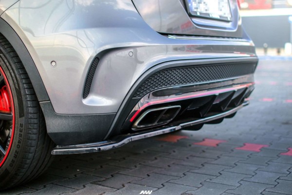 MAXTON DESIGN - Stredový spoiler pod zadný náraznik (WITH VERTICAL BARS) MERCEDES-BENZ GLA 45 AMG SUV (X156) PREFACE , Čierny lesk