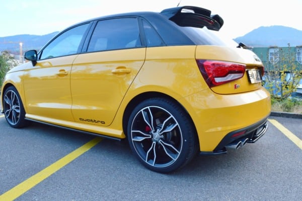 MAXTON DESIGN - Lišty pod prahy Audi S1 8X , Čierny lesk