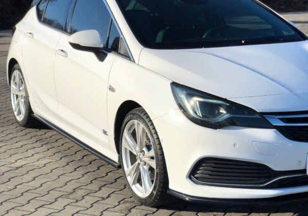MAXTON DESIGN - Lišty pod prahy OPEL ASTRA K OPC-LINE , Čierny lesk