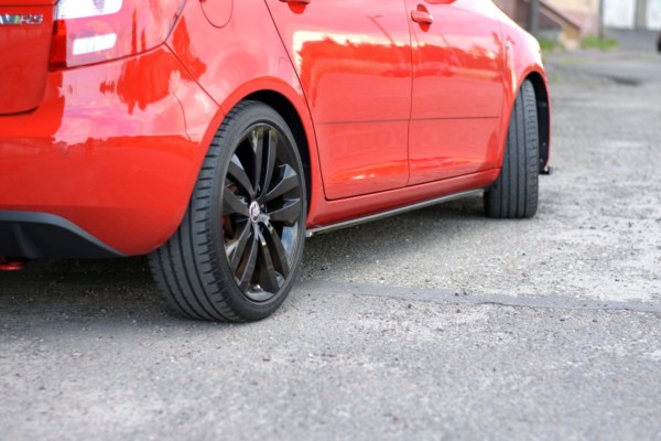 MAXTON DESIGN - Lišty pod prahy Skoda Fabia RS Mk2 , Čierny lesk – Obrázok 4