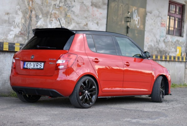 MAXTON DESIGN - Lišty pod prahy Skoda Fabia RS Mk2 , Čierny lesk – Obrázok 3