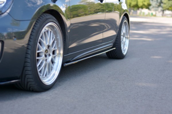 MAXTON DESIGN - Lišty pod prahy VW GOLF MK6 GTI/ GTD , Čierny lesk – Obrázok 4