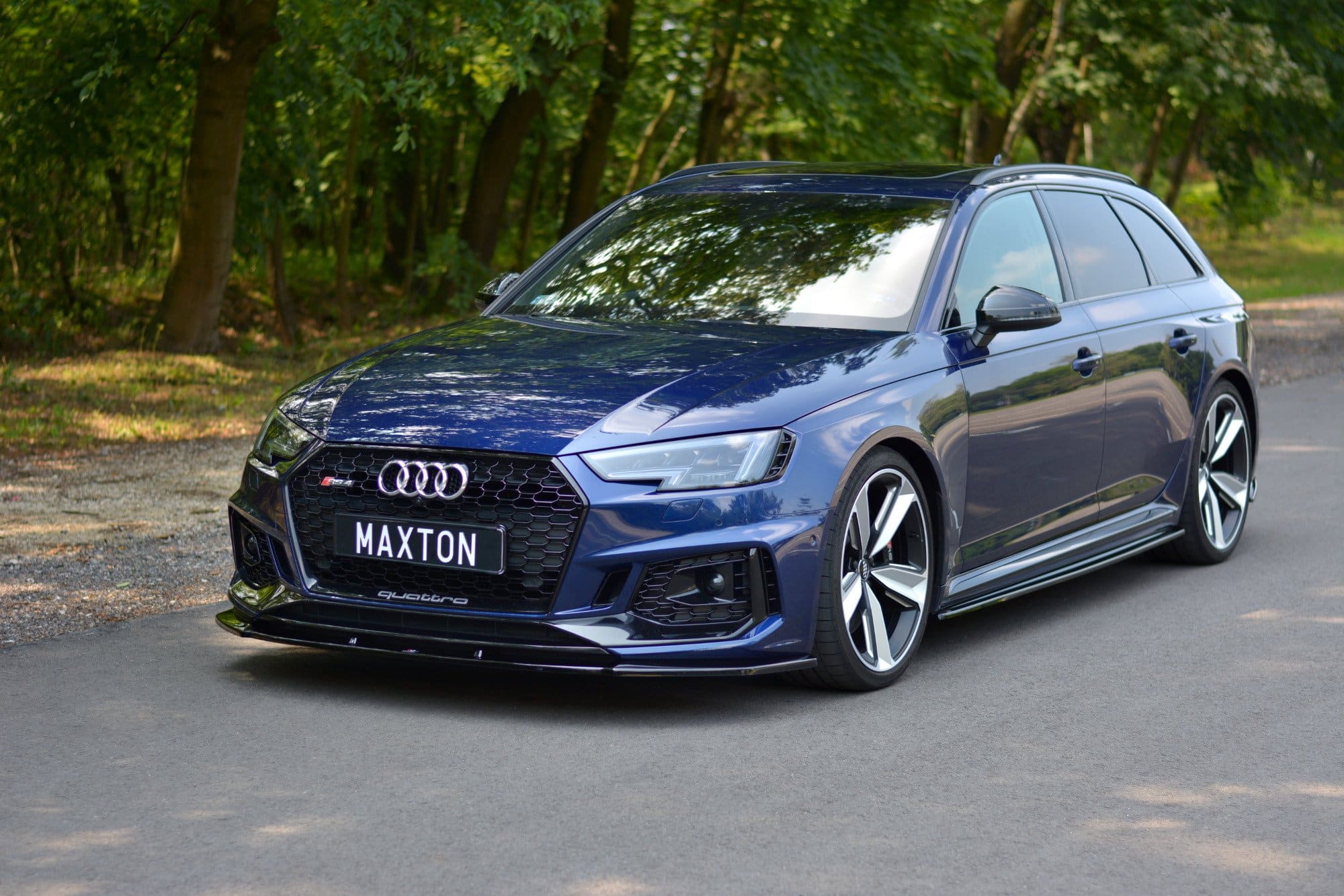 MAXTON DESIGN - Spoiler pod Predný náraznik V.1 Audi RS4 B9 , Čierny lesk – Obrázok 2