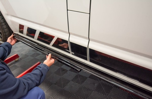 MAXTON DESIGN - Lišty pod prahy Volkswagen T6 , Čierny lesk – Obrázok 13