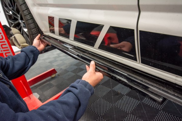 MAXTON DESIGN - Lišty pod prahy Volkswagen T6 , Čierny lesk – Obrázok 14