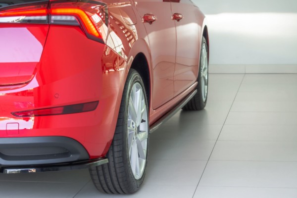 MAXTON DESIGN - Lišty pod prahy Skoda Scala , Čierny lesk – Obrázok 4