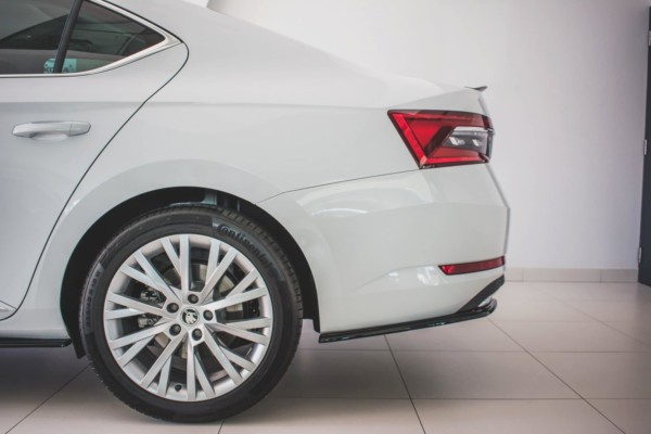 MAXTON DESIGN - Bočné difúzory zadného náraznika Skoda Superb Mk3 FL Hatchback / Combi , Čierny lesk – Obrázok 2