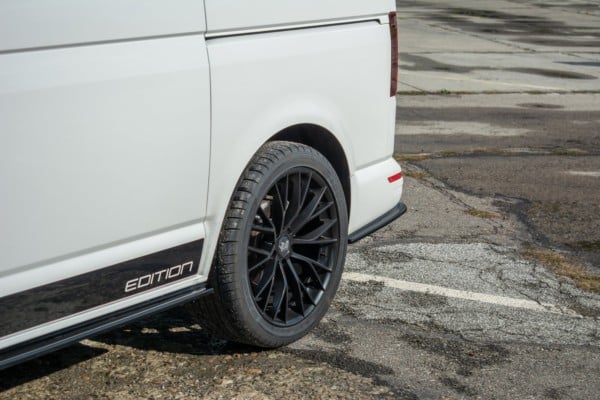 MAXTON DESIGN - Bočné difúzory zadného náraznika Volkswagen T6 , Čierny lesk – Obrázok 4