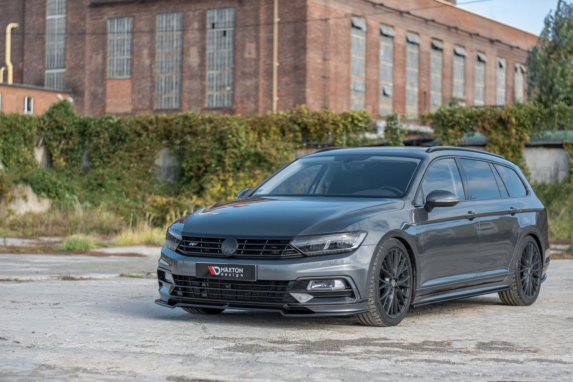 MAXTON DESIGN - Spoiler pod Predný náraznik V.2 Volkswagen Passat R-Line B8 , Čierny lesk – Obrázok 2