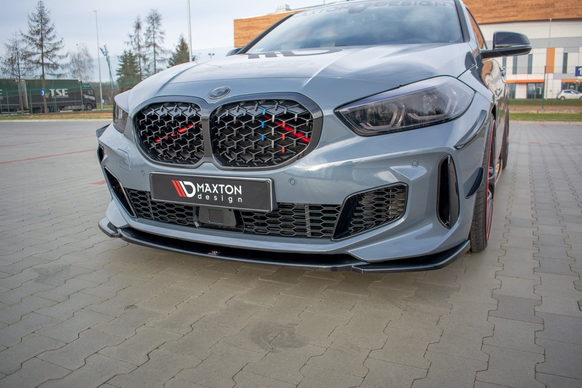 MAXTON DESIGN - Spoiler pod Predný náraznik V.3 for vhodné pre BMW 1 F40 M-Pack/ M135i , Čierny lesk – Obrázok 3