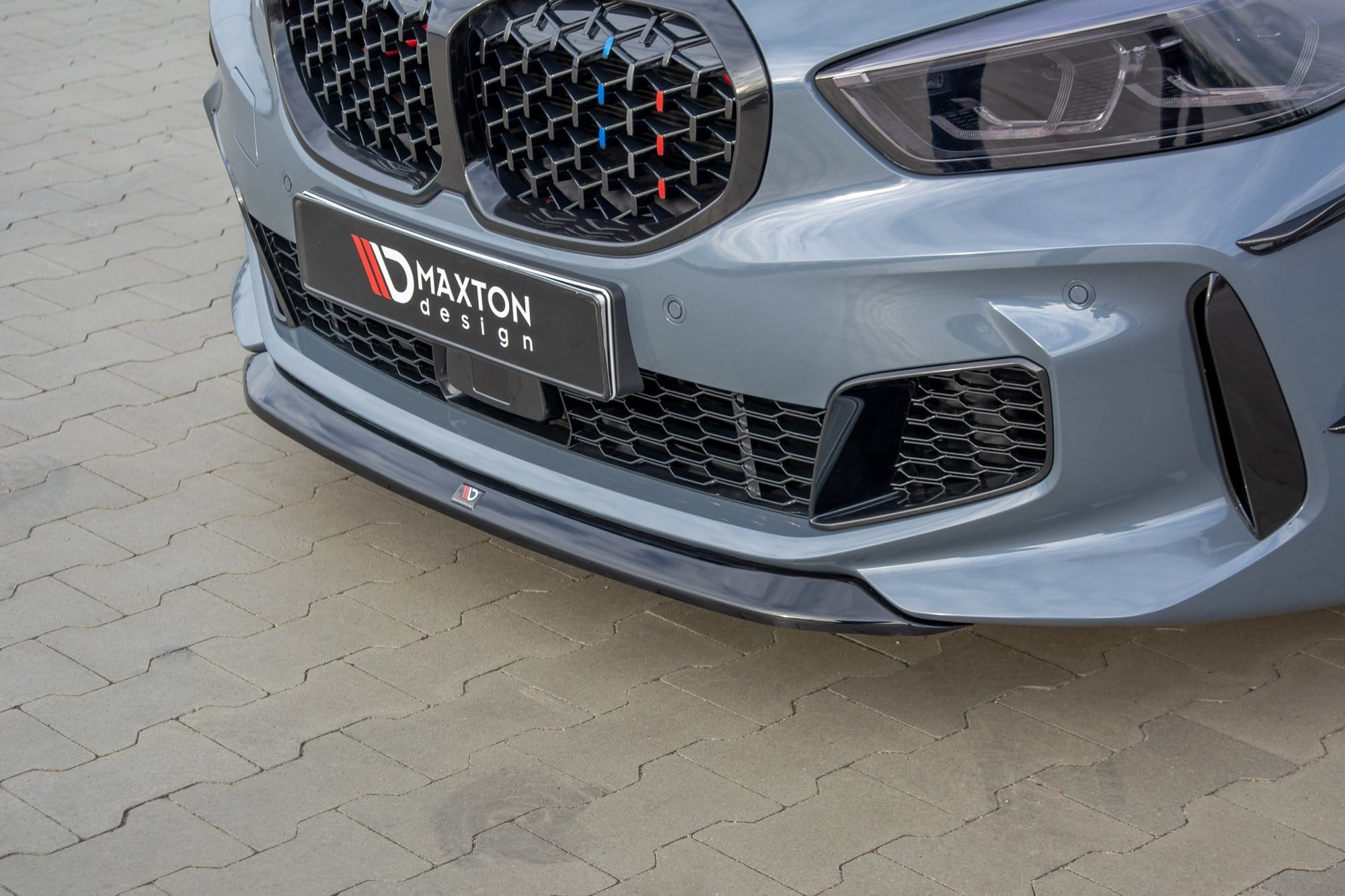 MAXTON DESIGN - Spoiler pod Predný náraznik V.2 for vhodné pre BMW 1 F40 M-Pack/ M135i , Čierny lesk – Obrázok 3