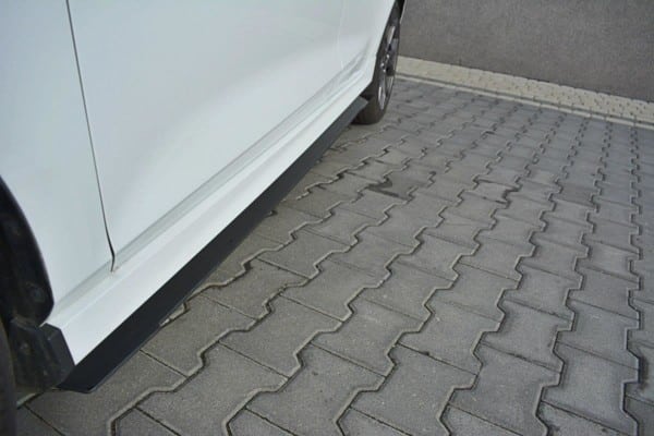 MAXTON DESIGN - Racing Lišty pod prahy V.2 Ford Fiesta Mk8 ST / ST-Line , Čierny lesk – Obrázok 3