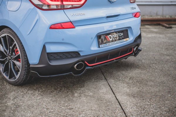 MAXTON DESIGN - Stredový spoiler pod zadný náraznik (with vertical bars) Hyundai I30 N Mk3 Hatchback , Čierny lesk – Obrázok 3