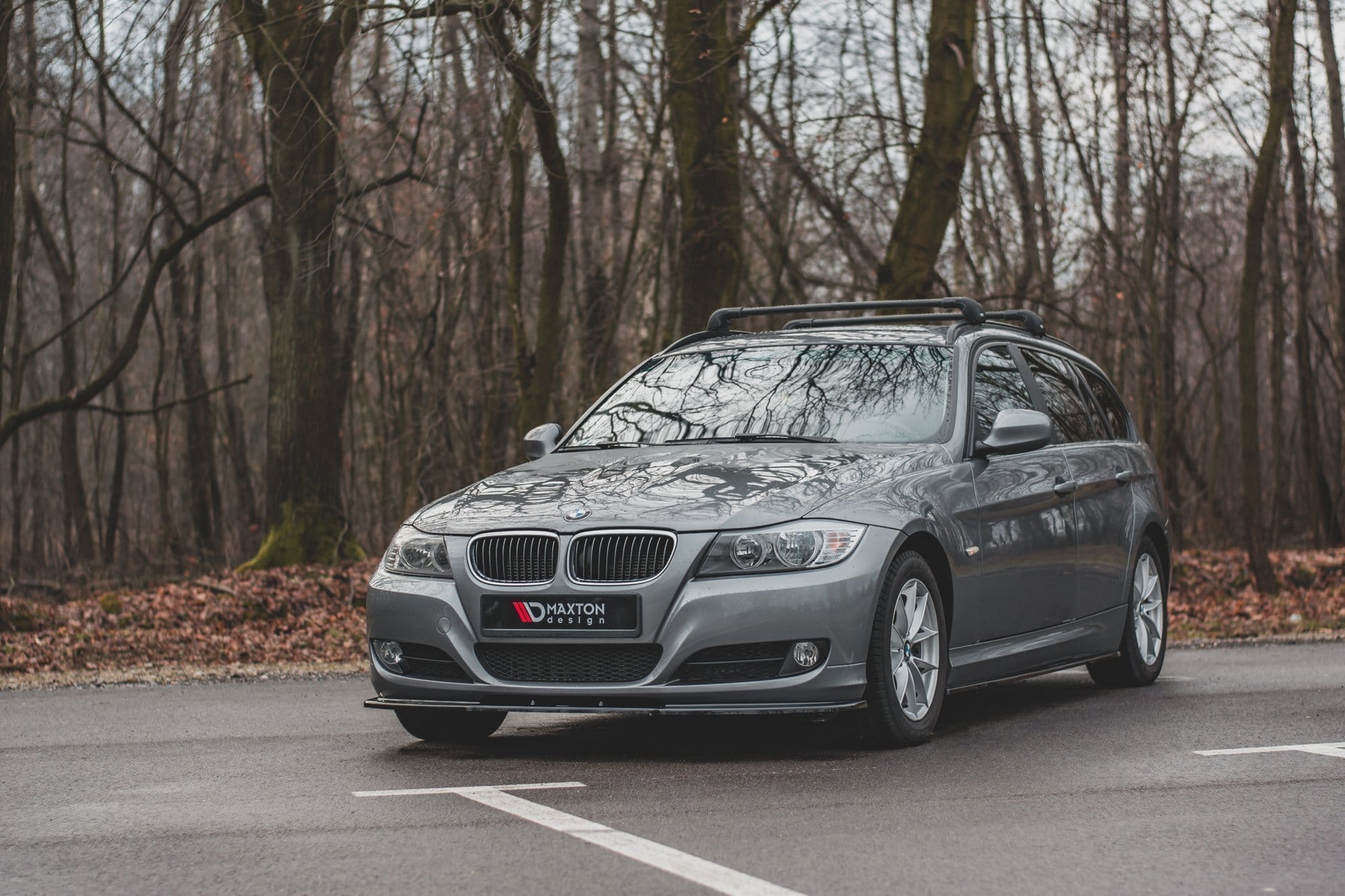 MAXTON DESIGN - Spoiler pod Predný náraznik V.2 vhodné pre BMW 3 E90/E91 Facelift , Čierny lesk – Obrázok 2